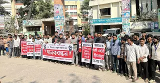 টঙ্গীতে ছিনতাইয়ের প্রতিবাদে মানববন্ধন, থানা ঘেরাও